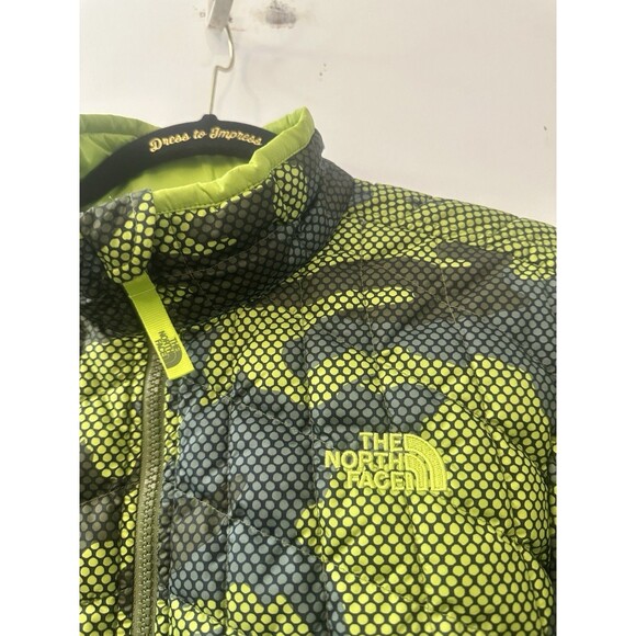 The North Face Boys L (14/16) ThermoBall™ Green Camo Lightweight Puffer - Picture 7 of 10